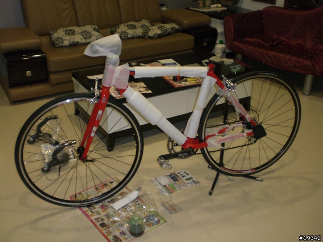 終於牽了自己第一輛公路車