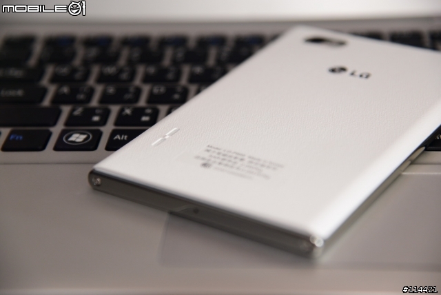 【開箱】試用試玩 LG Optimus Vu 優雅精巧的設計工藝