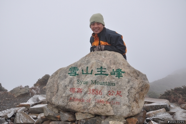 20121118~20 雪山東峰主峰~在半夜三更的黑森林hold不住了之旅~