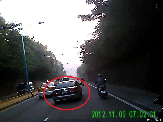 騎白牌遇到沒水準的汽車駕駛
