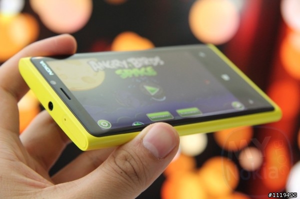 【照片】Nokia Lumia 920 黃色開箱 vs HTC 8X
