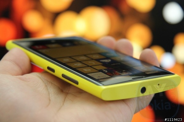 【照片】Nokia Lumia 920 黃色開箱 vs HTC 8X