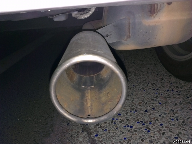 請問F10 520I的車主...排氣管有這樣嗎???