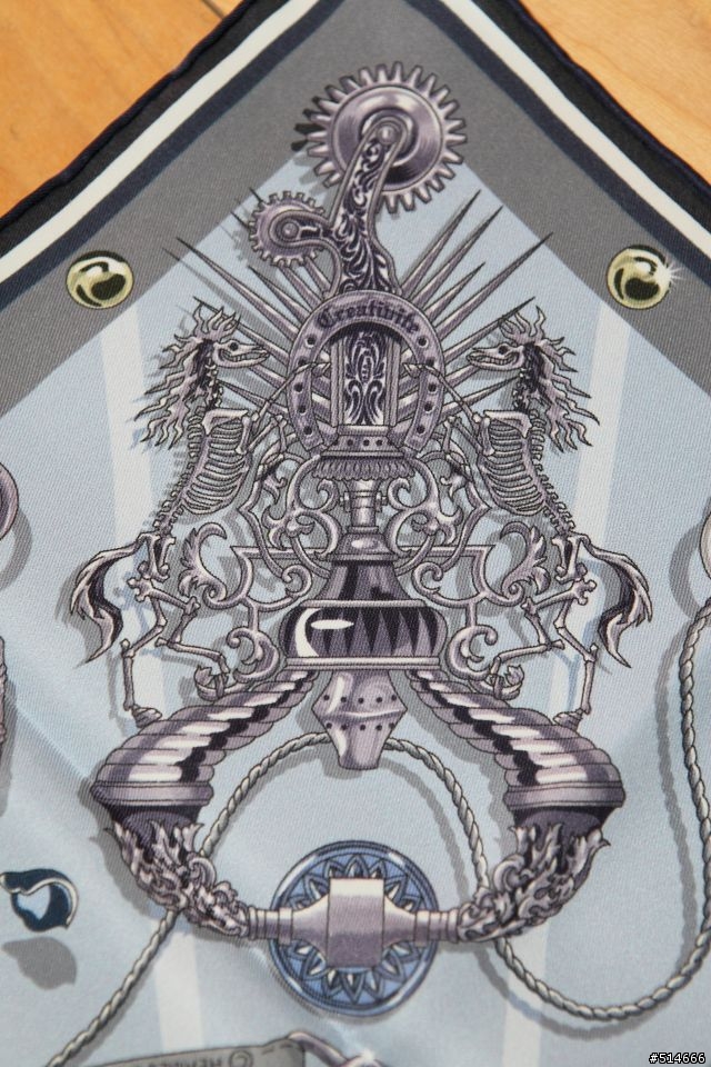 跟著Hermes，淺嘗金屬搖滾--Hermes "C'est La Fète" 絲巾 & "Tête de Cheval" 絲巾環