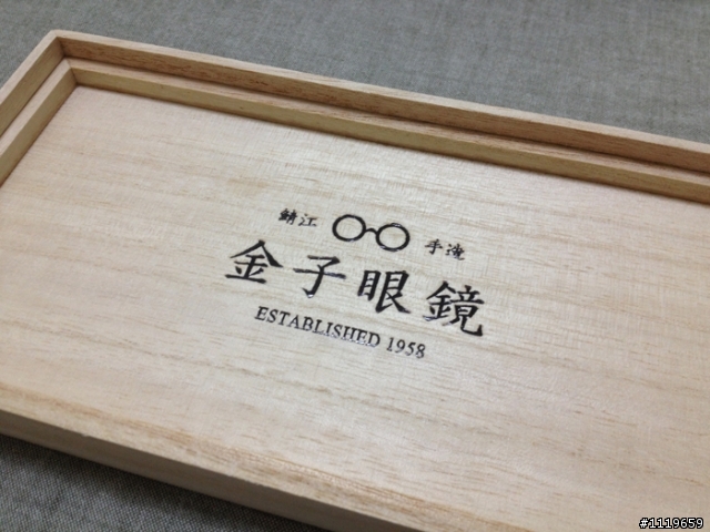 [開箱] 踏入日本手工框殿堂-金子眼鏡-備長炭配合