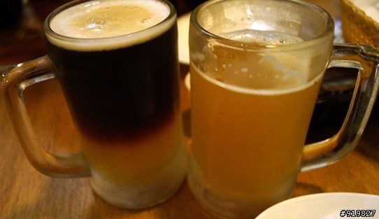 台中 路德威手工啤酒餐廳! 綠色啤酒 vs 咖啡風味的黑麥