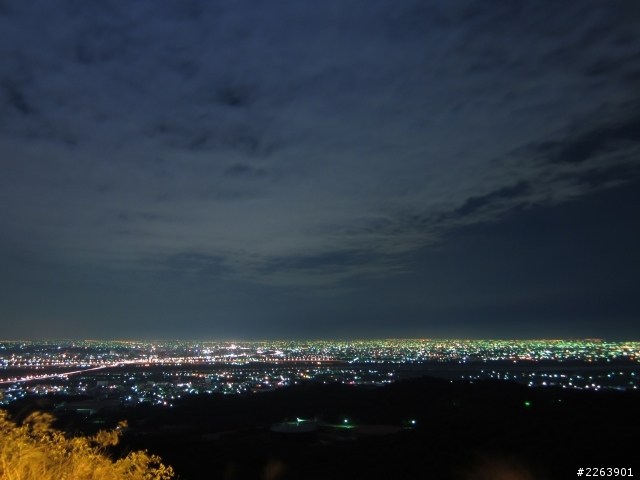 IXUS 115HS 的夜景~ 請指教...感恩。