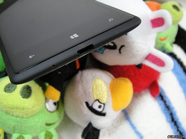 Windows Phone 8X by HTC╳憤怒鳥  [更新:贈品3000mA行動電源開箱]