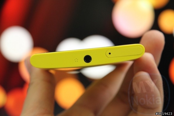 【照片】Nokia Lumia 920 黃色開箱 vs HTC 8X