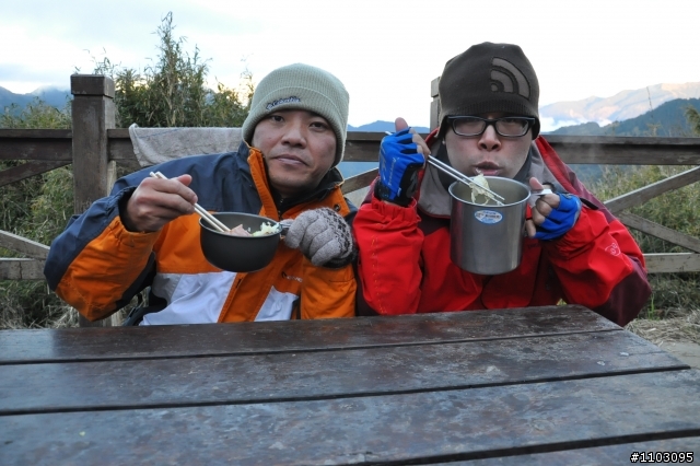20121118~20 雪山東峰主峰~在半夜三更的黑森林hold不住了之旅~