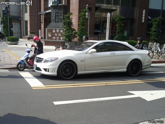 中午吃飯巧遇CL63 AMG....