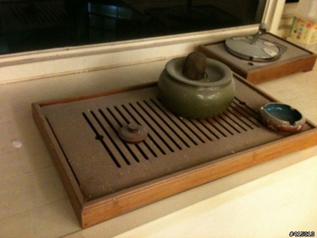 重新粉刷油漆，踩桌子施工@@