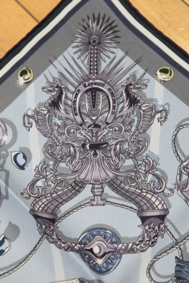 跟著Hermes，淺嘗金屬搖滾--Hermes "C'est La Fète" 絲巾 & "Tête de Cheval" 絲巾環
