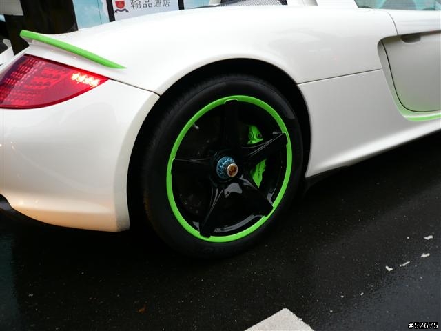雨中遇到白蛙王 Porsche Carrera GT + 路邊的Ferrari458