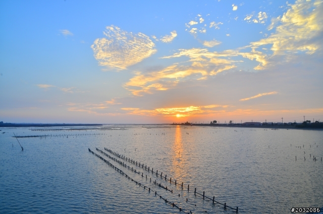 用Nikon  D7000趁放假用來察夕陽和雲端的變化