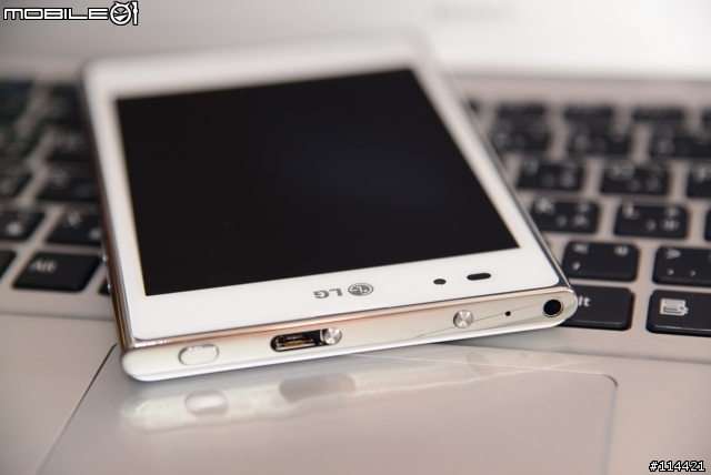 【開箱】試用試玩 LG Optimus Vu 優雅精巧的設計工藝