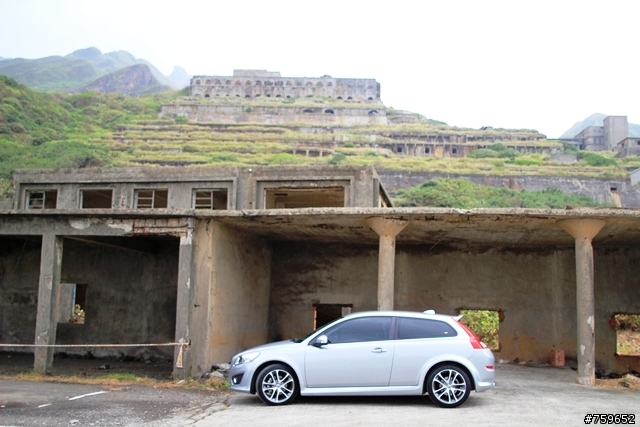 [寶貝車開箱](圖多)人生中第一台進口車 volvo c30 D4 r-design 東奔西跑趴趴走