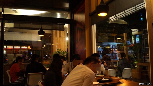 台中 路德威手工啤酒餐廳! 綠色啤酒 vs 咖啡風味的黑麥