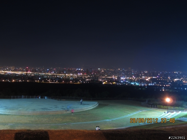 IXUS 115HS 的夜景~ 請指教...感恩。