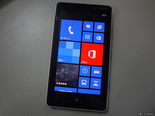 NOKIA Lumia 820 開箱