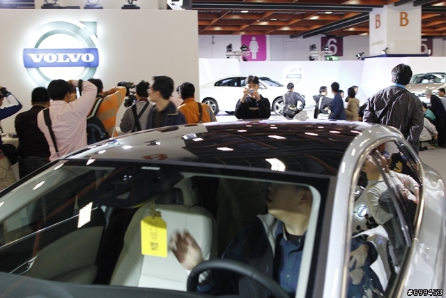 V40現身啦!2013台北新車展，VOLVO新車發表(補上Model圖