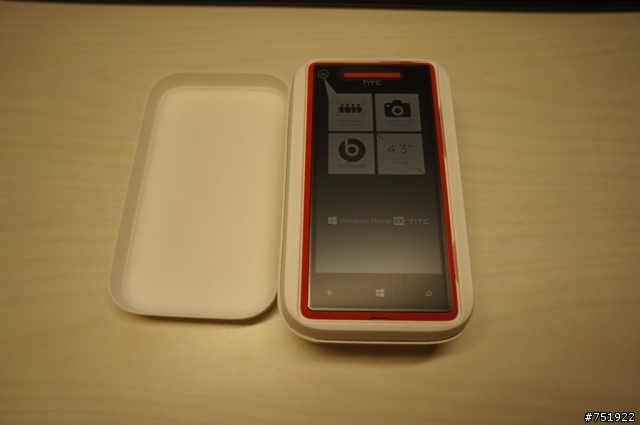 HTC 8X 紅 - 開箱 (補開箱後照片)