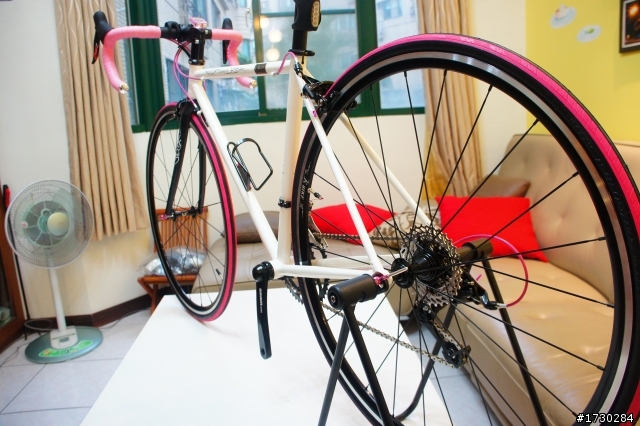 女王的第一台鋼管公路車-K350 超粉開箱