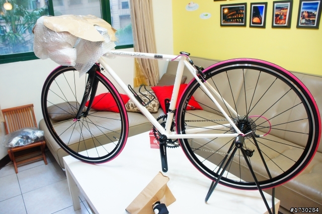 女王的第一台鋼管公路車-K350 超粉開箱