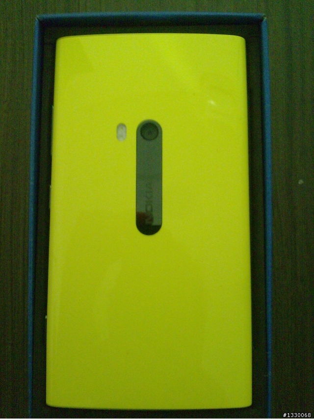 [開箱]Lumia920(黃)簡單開箱