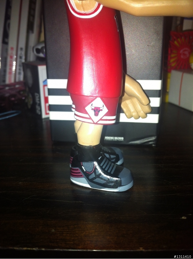 【簡單開箱】ADIDAS NBA CHICAGO BULLS D.ROSE公仔