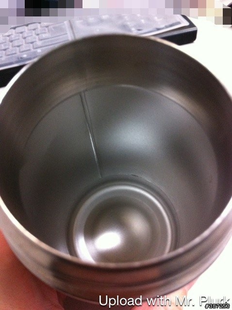 手上有 兒童保溫杯  請定期檢查    我家的疑似鏽掉了  ?