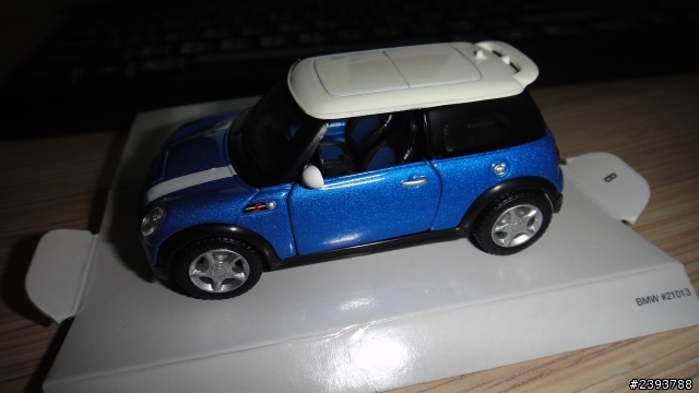 今年車展我家女人對我超好的.買了三台車給我.......其中一台BMW7系列唷...!!