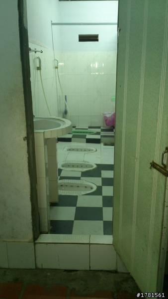 大陸的"男廁情侶坑"算什麼，這裡有"4P坑"