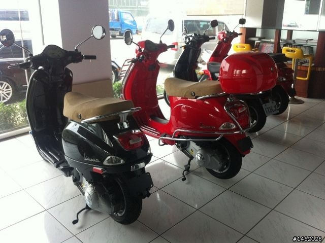 去彰化找朋友，說要帶我去看Caterham，原來這裡是總代理耶~