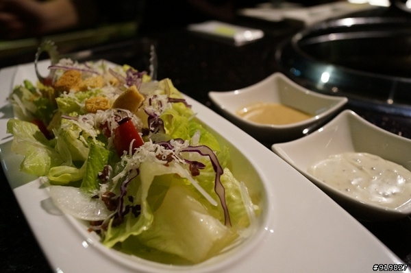 牧島MOTTO 日式燒肉專門店! 占據烤盤的大蝦兩隻190元 !