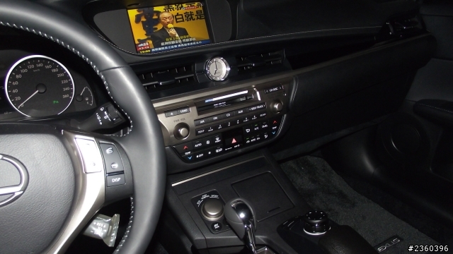 LEXUS ES300h 開箱 豪華版 澤光白 ( Pioneer 專車主機 ) ... 一萬公里實跑油耗數據