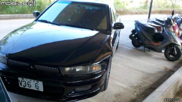 竹科車站看到的黑色GALANT 車擦的閃亮 停車技術之好 別再說雞腿換駕照了 讚!