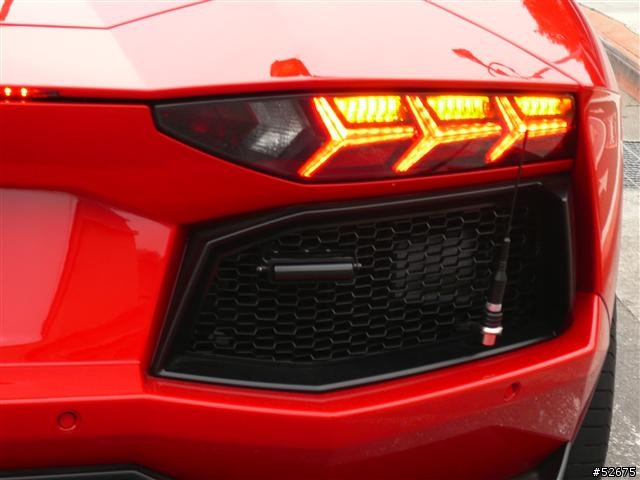 內湖遇見鮮豔紅色 Lamborghini Aventador LP700-4