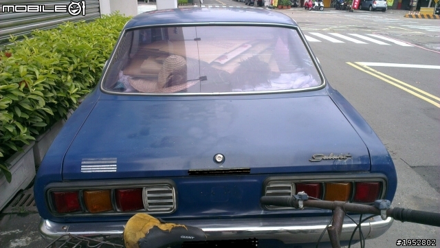 麻煩各位達人幫我看看這台老車是什麼廠牌、型號