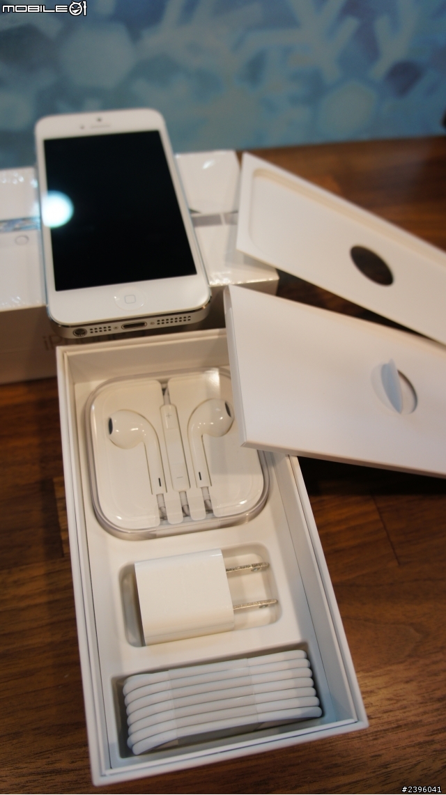 iphone5 白色 台灣版 開箱~ 全台第一篇！