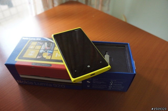 ◎ Lumia 920 黃色開箱 (圖多 加映超靈敏螢幕實測)