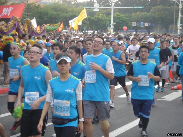 2012富邦馬拉松-仁愛路與中山南路口.07:14~07:30