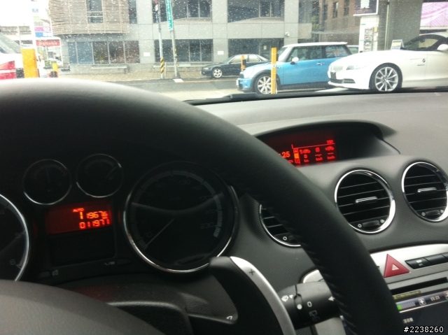 Peugeot 308 1.6e-hdi 用不到一桶油環島~~~