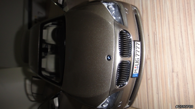 今年車展我家女人對我超好的.買了三台車給我.......其中一台BMW7系列唷...!!