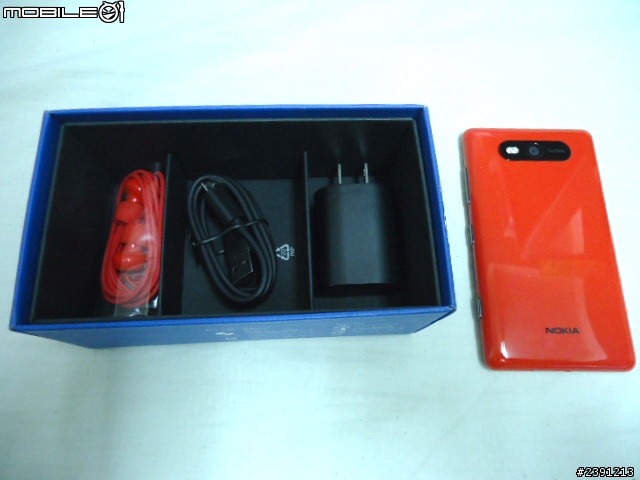 【開箱】Lumia 820(紅色)簡單分享文 ！