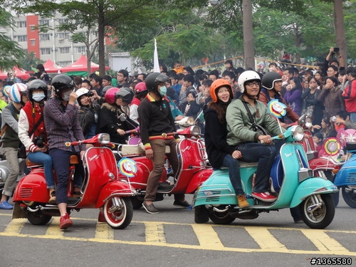 2012夢時代遊行裡的Vespa