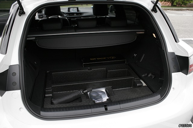 [開箱] Lexus CT200h 我的小開箱 (12/31 更新照片, 圖多)