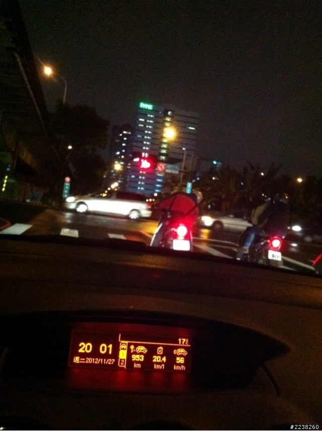 Peugeot 308 1.6e-hdi 用不到一桶油環島~~~