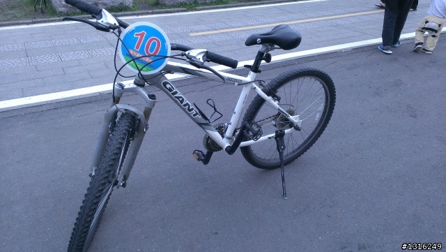 今天到陽光運動公園租到的車