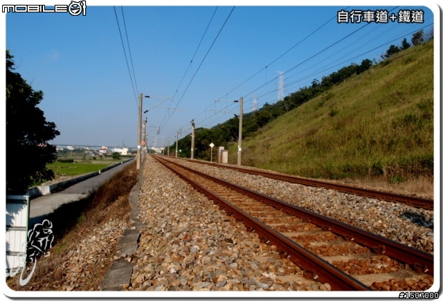 騎單車追火車_清水五福圳海線拍火車...